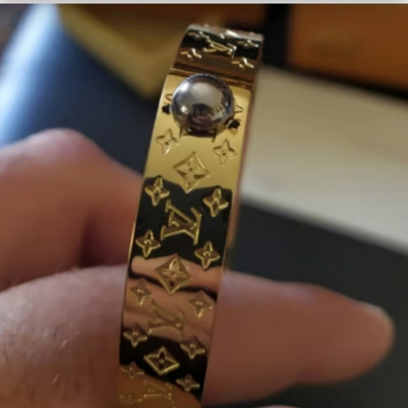Louis Vuitton gold cuff monogram bangle bracelet - Picture 5 of 8